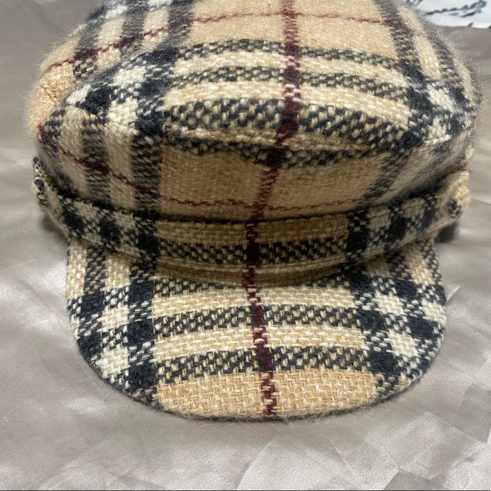 #Burberry authentic Women’s NewsBoy Cap.  Size Medium all wool.